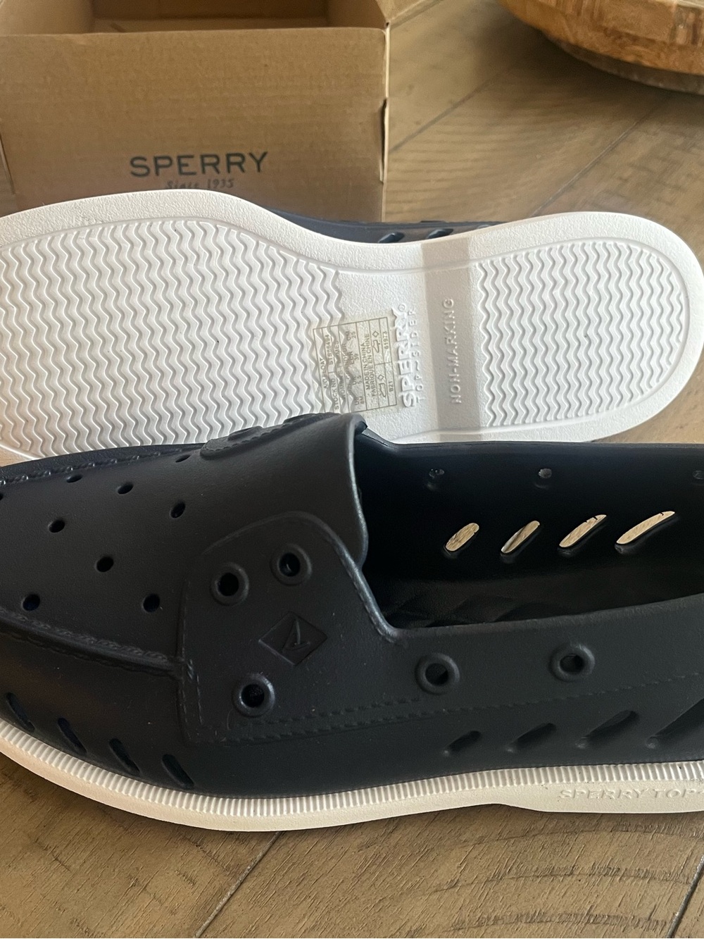 Sperry navy AO float